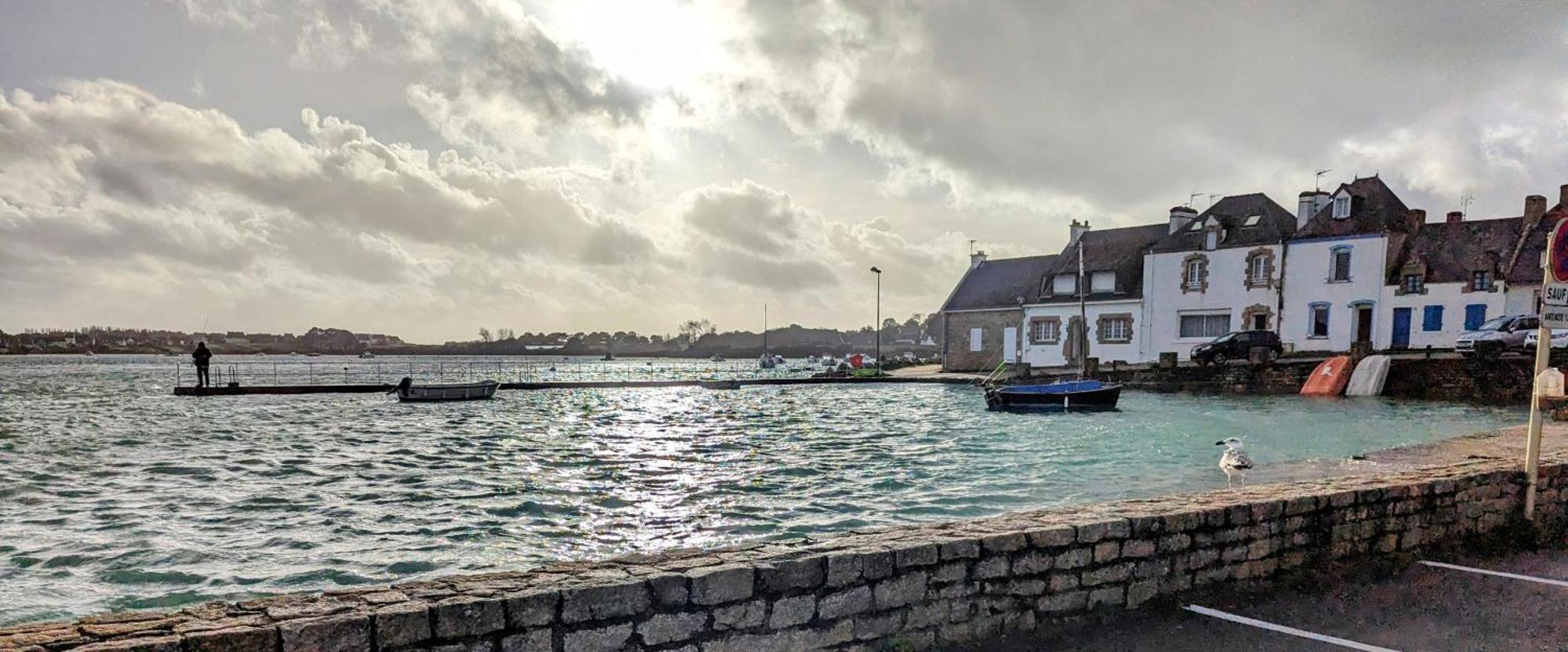 VIEUX PASSAGE, Maison avec cour privée à 150 m du PORT et de la PLAGE Plouhinec  Extérieur photo