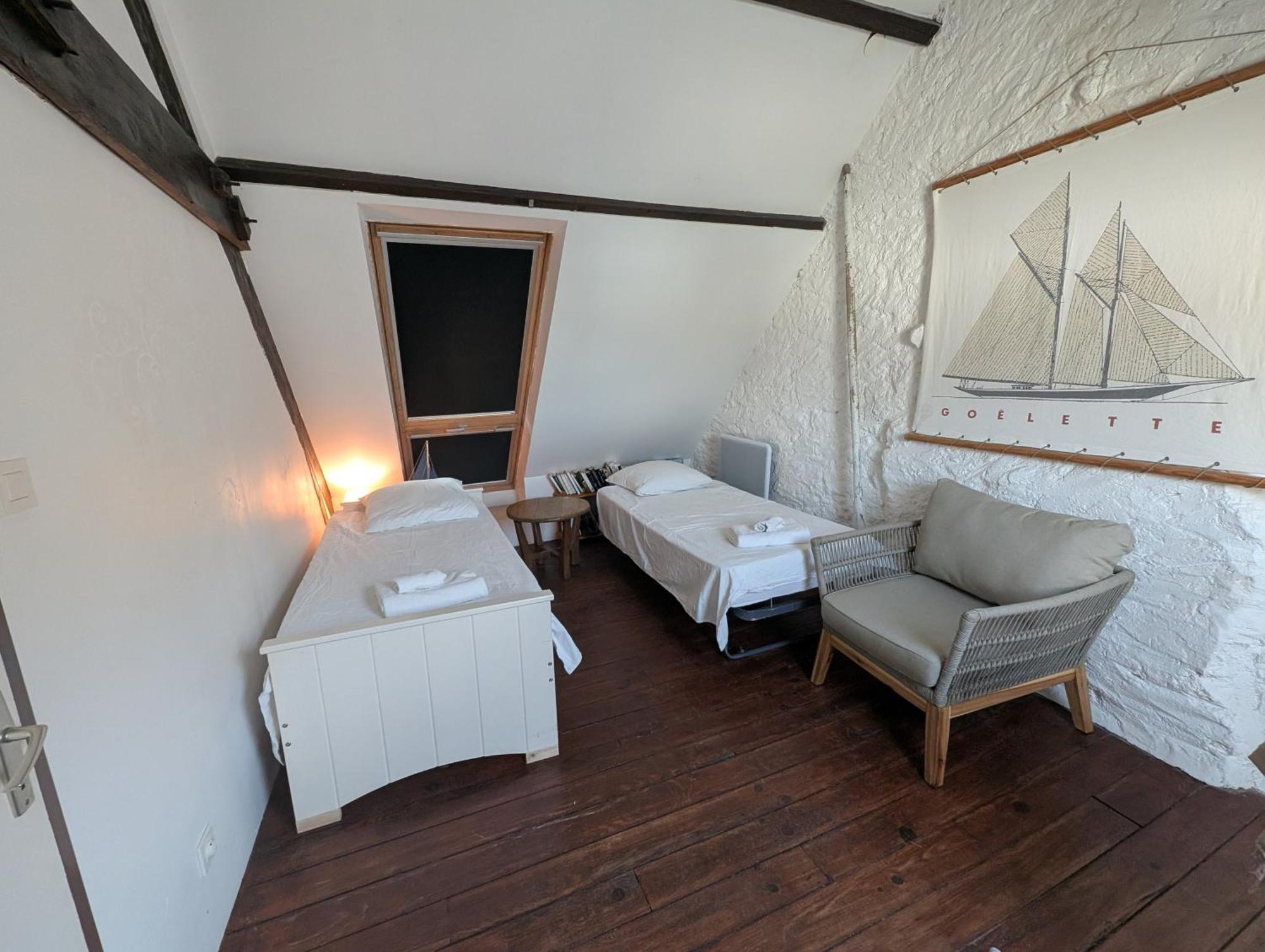 VIEUX PASSAGE, Maison avec cour privée à 150 m du PORT et de la PLAGE Plouhinec  Extérieur photo